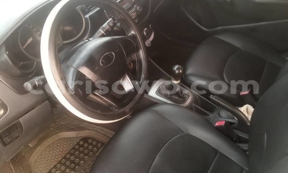 Ra Àlòkù Kia Rio funfun Ọkọ̀ in Cotonou ni Benin Ra Àlòkù Kia Rio funfun Ọkọ̀ in Cotonou ni Benin