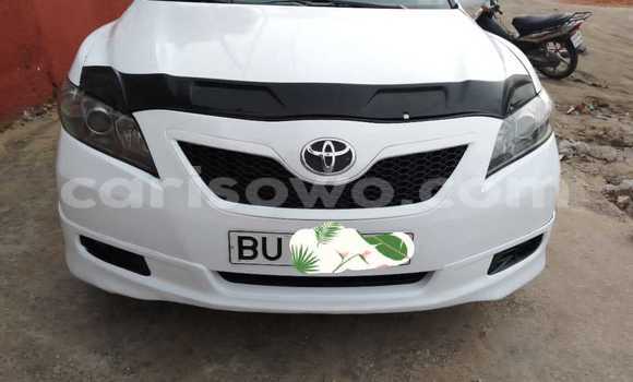 Ra Àlòkù Toyota Camry funfun Ọkọ̀ in Cotonou ni Benin