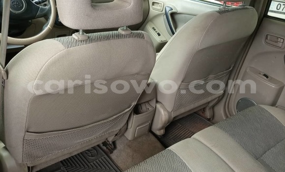 Ra Àlòkù Toyota RAV4 Blue Ọkọ̀ in Cotonou ni Benin Ra Àlòkù Toyota RAV4 Blue Ọkọ̀ in Cotonou ni Benin