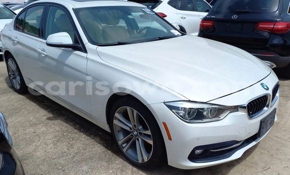 Sayi Na hannu BMW 3–Series White Mota in Cotonou a Benin