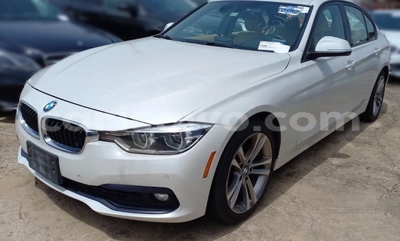 Ra Àlòkù BMW 3–Series funfun Ọkọ̀ in Cotonou ni Benin Ra Àlòkù BMW 3–Series funfun Ọkọ̀ in Cotonou ni Benin