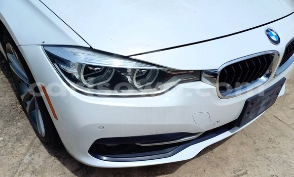Ra Àlòkù BMW 3–Series funfun Ọkọ̀ in Cotonou ni Benin Ra Àlòkù BMW 3–Series funfun Ọkọ̀ in Cotonou ni Benin