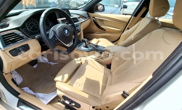 Ra Àlòkù BMW 3–Series funfun Ọkọ̀ in Cotonou ni Benin Ra Àlòkù BMW 3–Series funfun Ọkọ̀ in Cotonou ni Benin