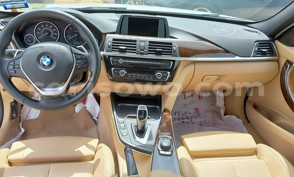 Ra Àlòkù BMW 3–Series funfun Ọkọ̀ in Cotonou ni Benin Ra Àlòkù BMW 3–Series funfun Ọkọ̀ in Cotonou ni Benin