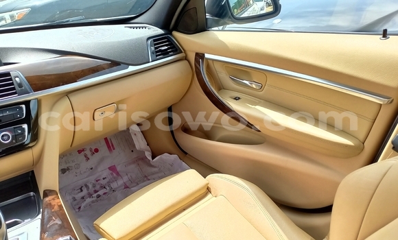 Ra Àlòkù BMW 3–Series funfun Ọkọ̀ in Cotonou ni Benin Ra Àlòkù BMW 3–Series funfun Ọkọ̀ in Cotonou ni Benin