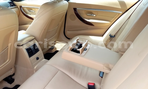 Ra Àlòkù BMW 3–Series funfun Ọkọ̀ in Cotonou ni Benin Ra Àlòkù BMW 3–Series funfun Ọkọ̀ in Cotonou ni Benin