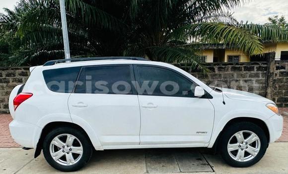 Sayi Na hannu Toyota RAV4 White Mota in Abomey Calavi a Benin Sayi Na hannu Toyota RAV4 White Mota in Abomey Calavi a Benin