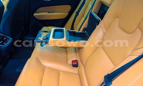 Sayi Na hannu Volvo XC60 White Mota in Cotonou a Benin Sayi Na hannu Volvo XC60 White Mota in Cotonou a Benin