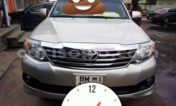 Acheter Occasion Voiture Toyota Fortuner Gris à Cotonou, Benin Acheter Occasion Voiture Toyota Fortuner Gris à Cotonou, Benin