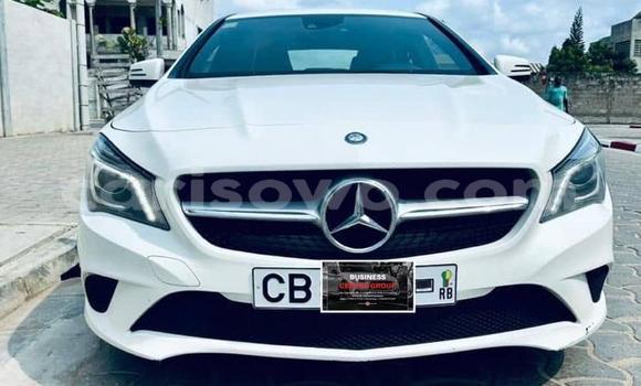 Sayi Na hannu Mercedes-Benz CLA-klasse White Mota in Cotonou a Benin Sayi Na hannu Mercedes-Benz CLA-klasse White Mota in Cotonou a Benin
