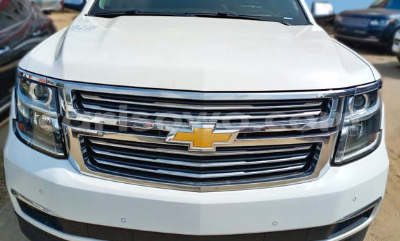 Acheter Occasion Voiture Chevrolet Suburban Blanc à Cotonou, Benin