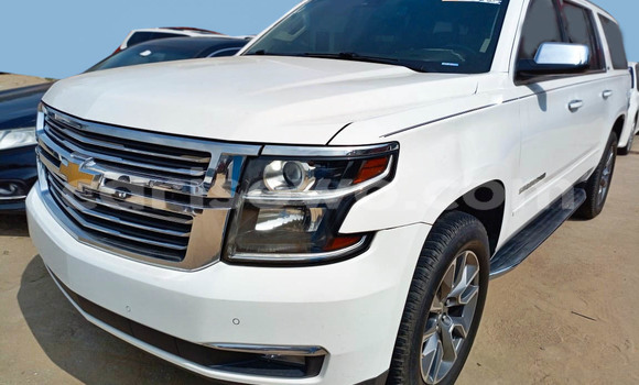 Sayi Na hannu Chevrolet Suburban White Mota in Cotonou a Benin Sayi Na hannu Chevrolet Suburban White Mota in Cotonou a Benin