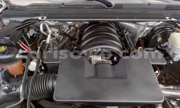 Sayi Na hannu Chevrolet Suburban White Mota in Cotonou a Benin Sayi Na hannu Chevrolet Suburban White Mota in Cotonou a Benin