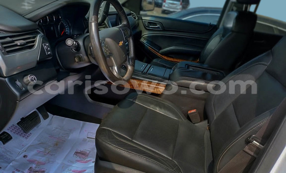 Sayi Na hannu Chevrolet Suburban White Mota in Cotonou a Benin Sayi Na hannu Chevrolet Suburban White Mota in Cotonou a Benin