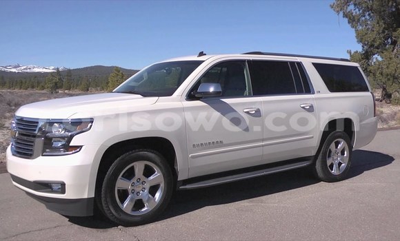 Sayi Na hannu Chevrolet Suburban White Mota in Cotonou a Benin Sayi Na hannu Chevrolet Suburban White Mota in Cotonou a Benin
