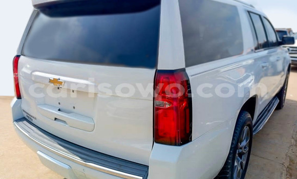 Sayi Na hannu Chevrolet Suburban White Mota in Cotonou a Benin Sayi Na hannu Chevrolet Suburban White Mota in Cotonou a Benin