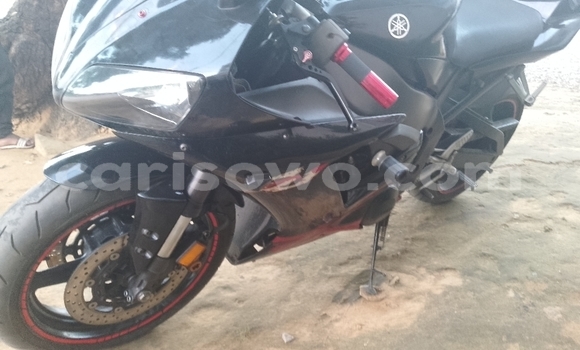 Acheter Occasion Moto Yamaha R1 Noir à Cotonou, Benin Acheter Occasion Moto Yamaha R1 Noir à Cotonou, Benin