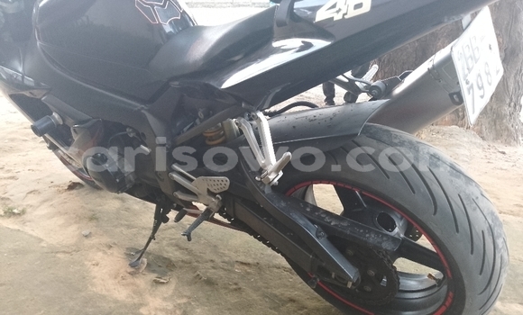 Acheter Occasion Moto Yamaha R1 Noir à Cotonou, Benin Acheter Occasion Moto Yamaha R1 Noir à Cotonou, Benin