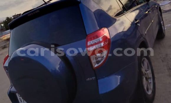 Ra Àlòkù Toyota RAV4 Blue Ọkọ̀ in Cotonou ni Benin