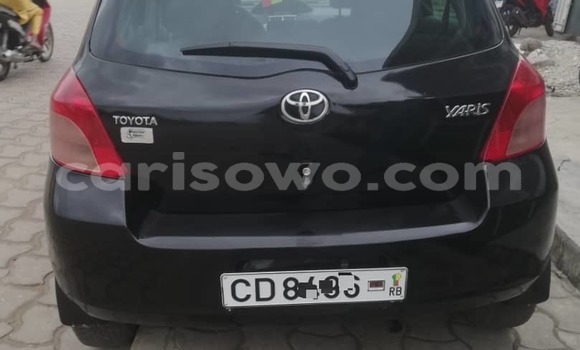 Sayi Na hannu Toyota Yaris Black Mota in Cotonou a Benin