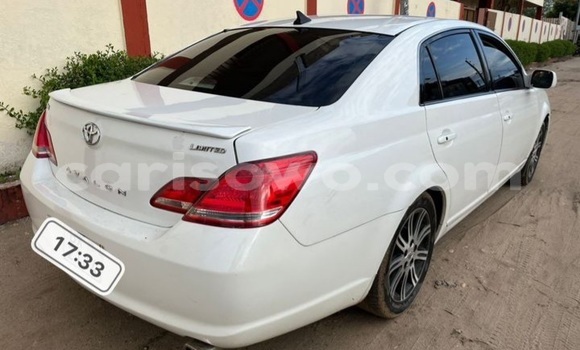 Acheter Occasion Voiture Toyota Avalon Blanc à Cotonou, Benin