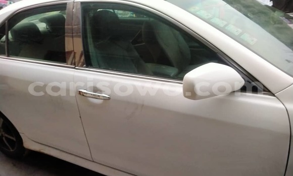 Ra Àlòkù Toyota Camry funfun Ọkọ̀ in Cotonou ni Benin Ra Àlòkù Toyota Camry funfun Ọkọ̀ in Cotonou ni Benin