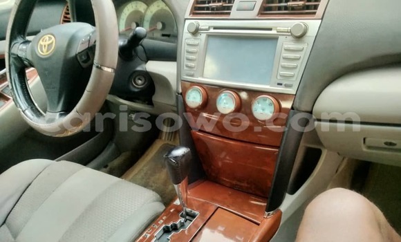 Ra Àlòkù Toyota Camry funfun Ọkọ̀ in Cotonou ni Benin Ra Àlòkù Toyota Camry funfun Ọkọ̀ in Cotonou ni Benin