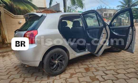 Sayi Na hannu Toyota Corolla Azurfa Mota in Cotonou a Benin Sayi Na hannu Toyota Corolla Azurfa Mota in Cotonou a Benin