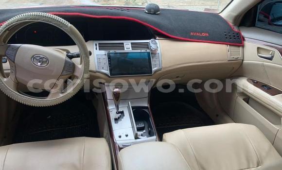 Sayi Na hannu Toyota Avalon White Mota in Cotonou a Benin