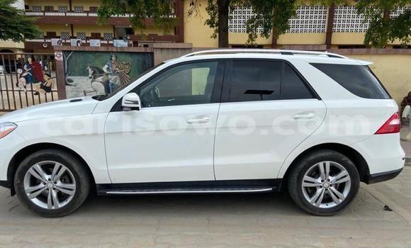 Sayi Na hannu Mercedes-Benz ML–Class White Mota in Cotonou a Benin Sayi Na hannu Mercedes-Benz ML–Class White Mota in Cotonou a Benin