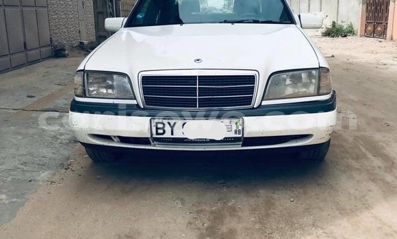 Sayi Na hannu Mercedes-Benz C–Class Azurfa Mota in Cotonou a Benin