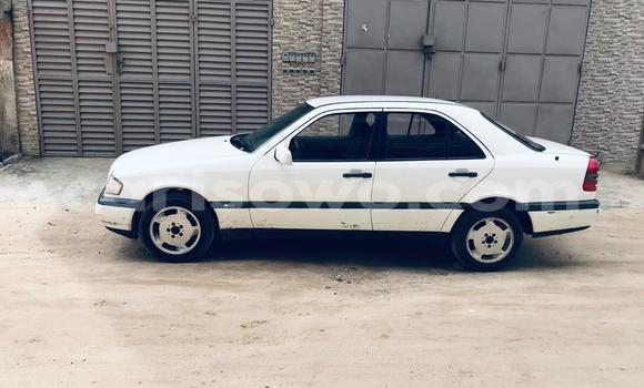 Sayi Na hannu Mercedes-Benz C–Class Azurfa Mota in Cotonou a Benin Sayi Na hannu Mercedes-Benz C–Class Azurfa Mota in Cotonou a Benin