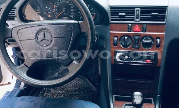 Sayi Na hannu Mercedes-Benz C–Class Azurfa Mota in Cotonou a Benin Sayi Na hannu Mercedes-Benz C–Class Azurfa Mota in Cotonou a Benin