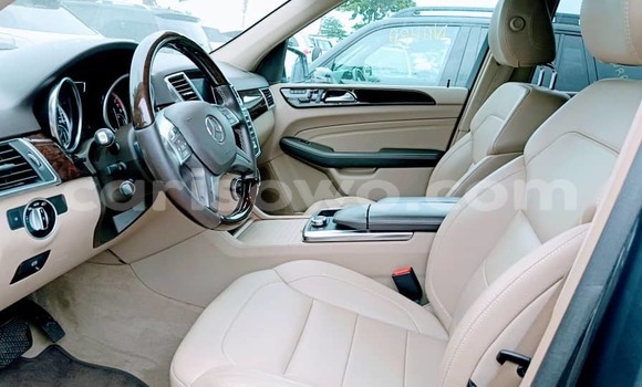 Acheter Occasion Voiture Mercedes-Benz ML–Class Noir à Cotonou, Benin Acheter Occasion Voiture Mercedes-Benz ML–Class Noir à Cotonou, Benin