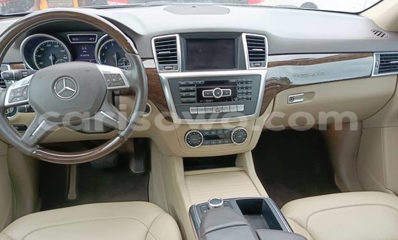 Acheter Occasion Voiture Mercedes-Benz ML–Class Noir à Cotonou, Benin Acheter Occasion Voiture Mercedes-Benz ML–Class Noir à Cotonou, Benin