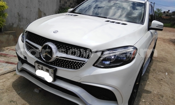 Acheter Occasion Voiture Mercedes-Benz ML–Class Blanc à Cotonou, Benin Acheter Occasion Voiture Mercedes-Benz ML–Class Blanc à Cotonou, Benin