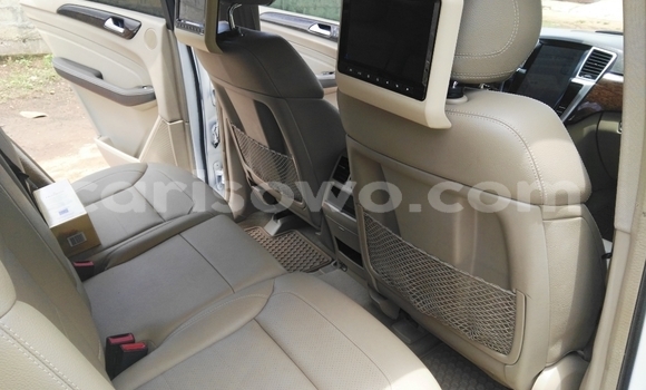 Acheter Occasion Voiture Mercedes-Benz ML–Class Blanc à Cotonou, Benin Acheter Occasion Voiture Mercedes-Benz ML–Class Blanc à Cotonou, Benin