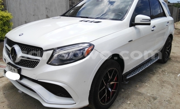 Acheter Occasion Voiture Mercedes-Benz ML–Class Blanc à Cotonou, Benin Acheter Occasion Voiture Mercedes-Benz ML–Class Blanc à Cotonou, Benin