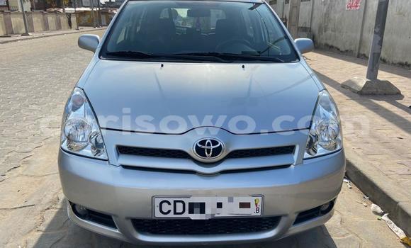 Sayi Na hannu Toyota Corolla Verso Azurfa Mota in Cotonou a Benin