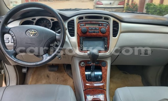 Sayi Na hannu Toyota Highlander Azurfa Mota in Cotonou a Benin Sayi Na hannu Toyota Highlander Azurfa Mota in Cotonou a Benin