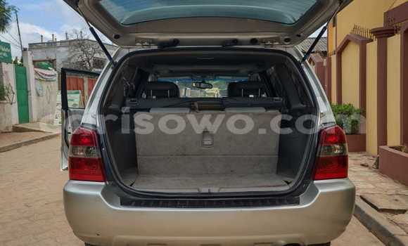 Sayi Na hannu Toyota Highlander Azurfa Mota in Cotonou a Benin Sayi Na hannu Toyota Highlander Azurfa Mota in Cotonou a Benin