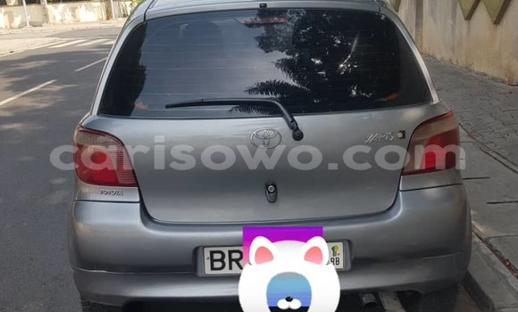 Sayi Na hannu Toyota Yaris Azurfa Mota in Cotonou a Benin