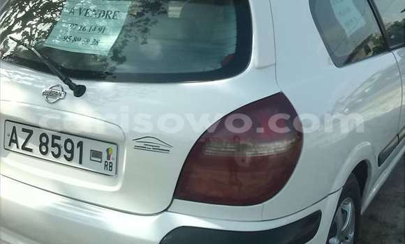 Sayi Na hannu Nissan Almera White Mota in Cotonou a Benin Sayi Na hannu Nissan Almera White Mota in Cotonou a Benin