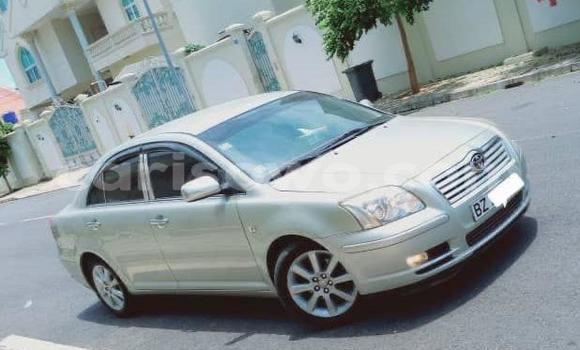Sayi Na hannu Toyota Avensis Azurfa Mota in Cotonou a Benin