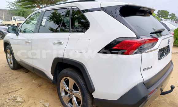 Sayi Sabo Toyota RAV4 White Mota in Cotonou a Benin Sayi Sabo Toyota RAV4 White Mota in Cotonou a Benin