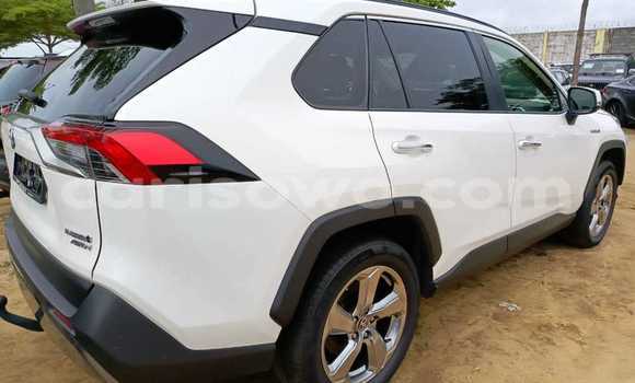 Sayi Sabo Toyota RAV4 White Mota in Cotonou a Benin Sayi Sabo Toyota RAV4 White Mota in Cotonou a Benin