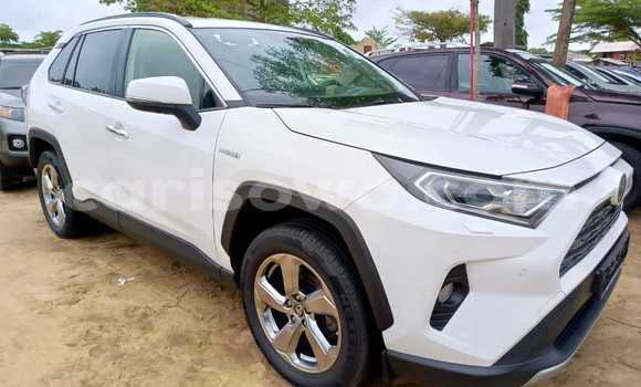 Sayi Sabo Toyota RAV4 White Mota in Cotonou a Benin Sayi Sabo Toyota RAV4 White Mota in Cotonou a Benin