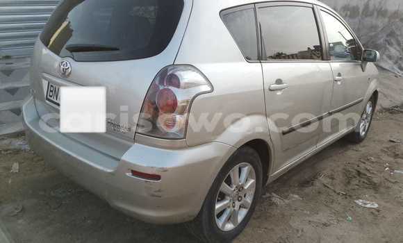 Acheter Occasion Voiture Toyota Corolla Verso Gris à Cotonou, Benin Acheter Occasion Voiture Toyota Corolla Verso Gris à Cotonou, Benin