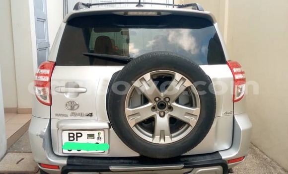Sayi Na hannu Toyota RAV4 Azurfa Mota in Cotonou a Benin Sayi Na hannu Toyota RAV4 Azurfa Mota in Cotonou a Benin