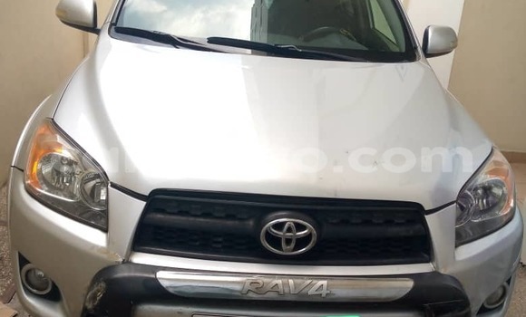 Ra Àlòkù Toyota RAV4 Silver Ọkọ̀ in Cotonou ni Benin Ra Àlòkù Toyota RAV4 Silver Ọkọ̀ in Cotonou ni Benin